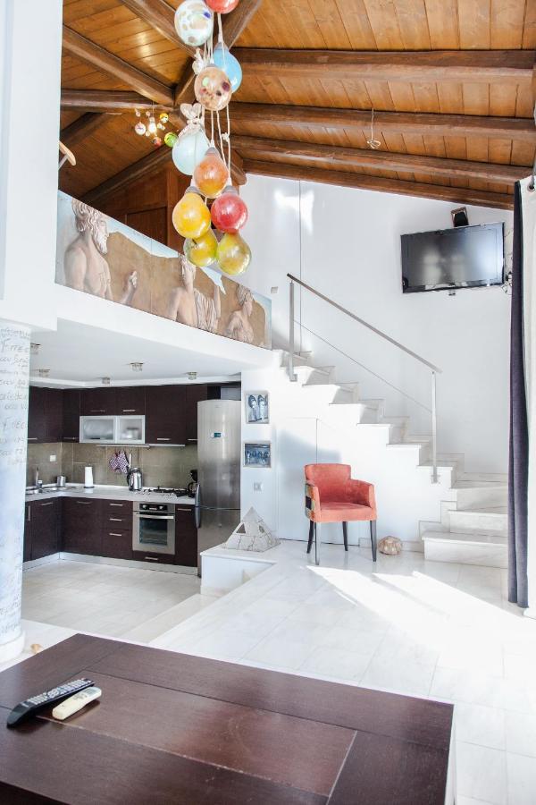 Апартаменты Unique Apt W/ Veranda Walking Distance To Sites Афины Экстерьер фото